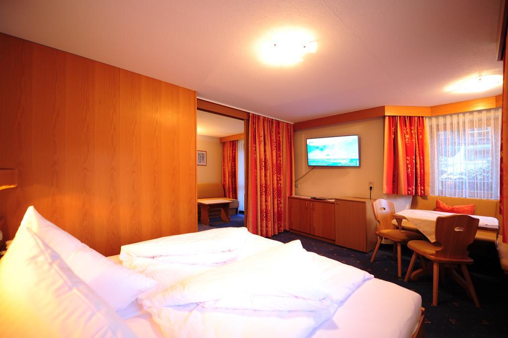 Hotel Garni Hubertus แซร์เฟาส์ ห้อง รูปภาพ