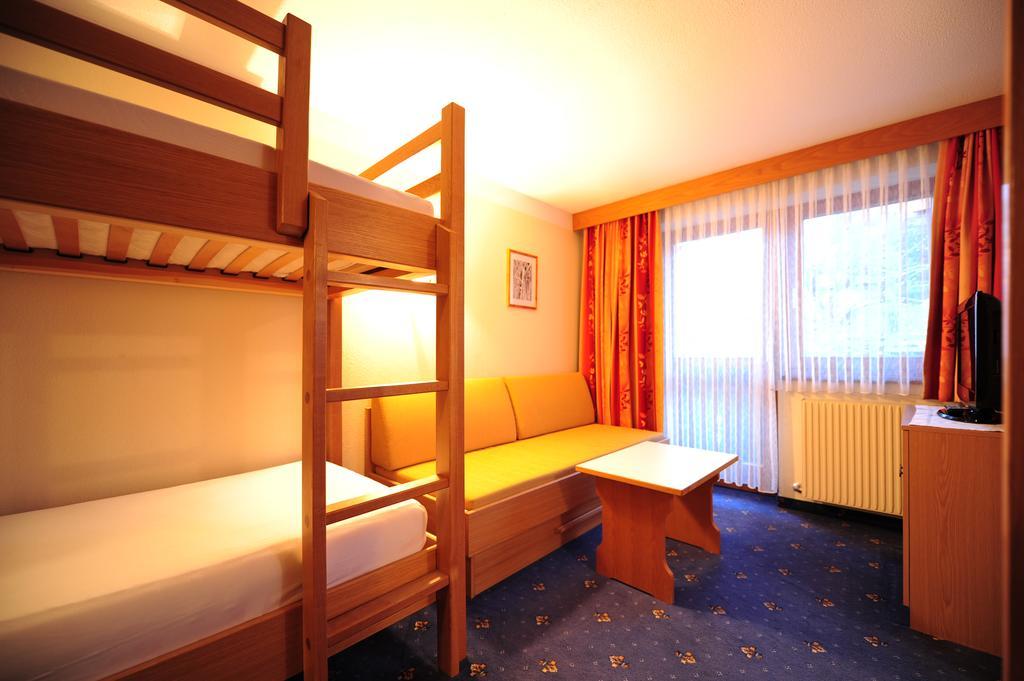 Hotel Garni Hubertus แซร์เฟาส์ ห้อง รูปภาพ