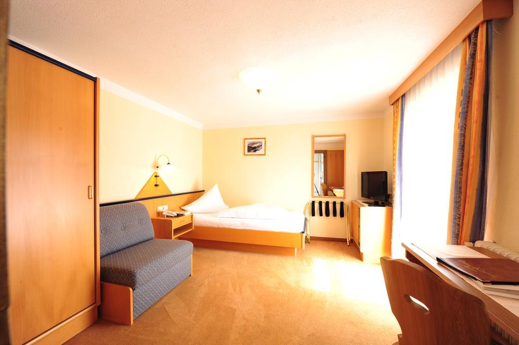Hotel Garni Hubertus แซร์เฟาส์ ห้อง รูปภาพ